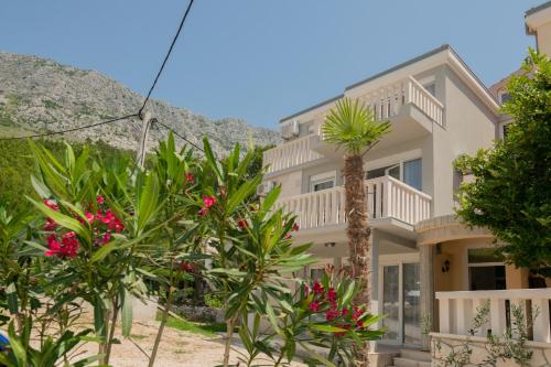  Apartments Zvone in Lokva Rogoznica