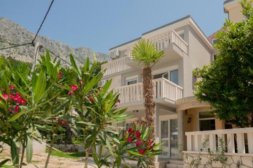  Apartments Zvone in Lokva Rogoznica