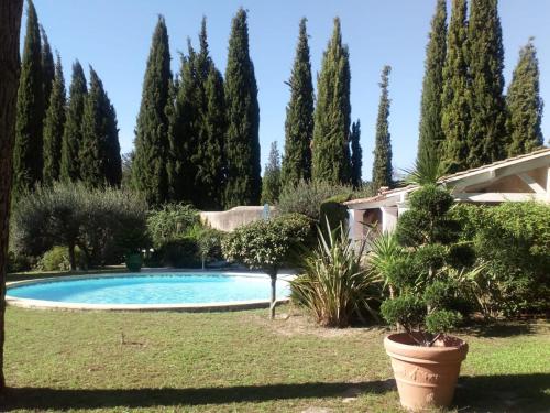 Modern Villa in Nimes with Private Pool gîte à louer Rodilhan