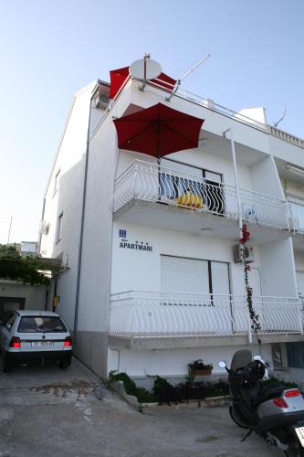  Rooms and Apartments Kurtović in Trogir