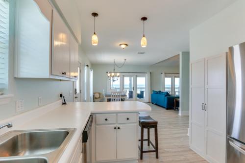 Beachfront Bungalow - image 5