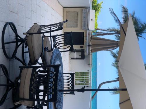 Collins Apartments by Design Suites - image 7