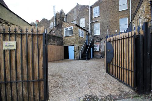 Vibrant Vauxhall Apartment, Lambeth, London