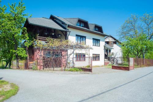  CHERRY HOUSE, Pension in Slunj