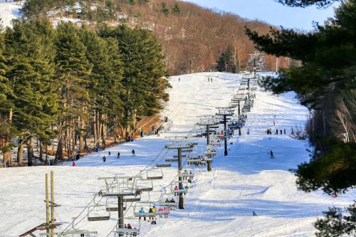 Rockhouse Mountain Retreat - image 4