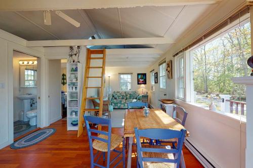 Cottage by the Bay - image 9