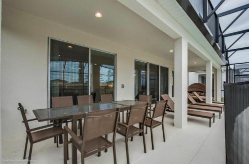 Unique 10 Bedrooms Pool Home Next to Disney World and Universal Studios - image 3