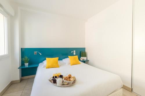 2 bedrooms, 3 beds