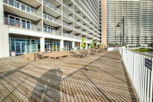 Laketown Wharf 929 By ZIA VR - image 5