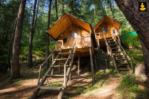 LivingStone Ojuven Treehouses