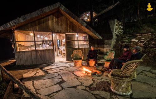 LivingStone Ojuven Treehouses