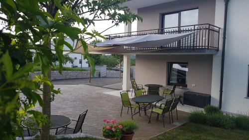 Guesthouse Pri Mihelovih