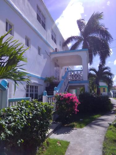 Entré, Beverley's Guest House, Nevis in Charlestown