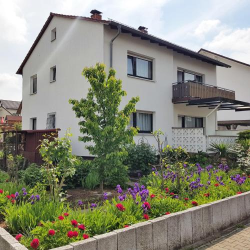 urige gemütliche Ferienwohnung 64 m2 in Dielheim, Nähe Heidelberg - Apartment - Dielheim