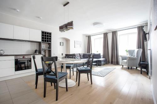 Baron's Town Hall Apartments 1