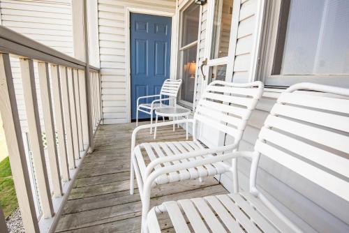 203 North Shore Inn - image 16