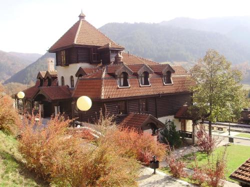 Viesnīcas āriene, Konaciste Osmica in Mokra Gora