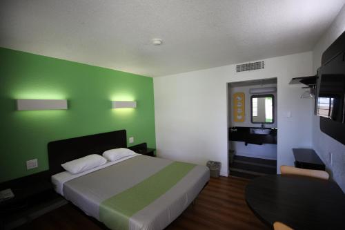 1 queen bed