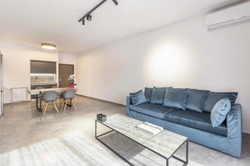 Winsome City Apartment - image 4