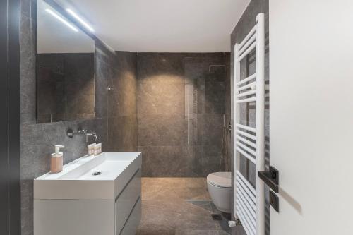 Winsome City Apartment - image 7