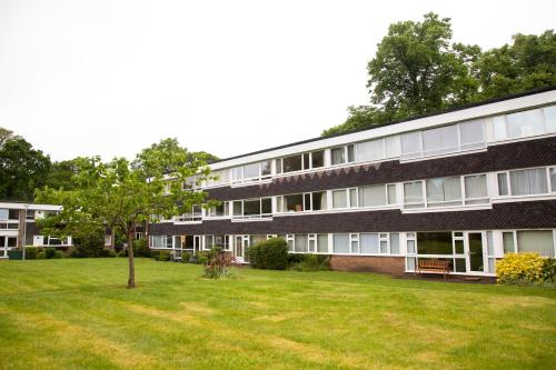 Large Ground Floor, 2 Bedroom Flat, Free Parking, Furnished, , West Midlands