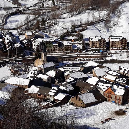 Viesnīcas āriene, Acogedora casita en el Pallars in Isila