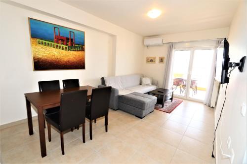  Dolphins Apartments in Loutra Edipsou