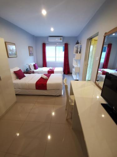 room detail thumbnail 1