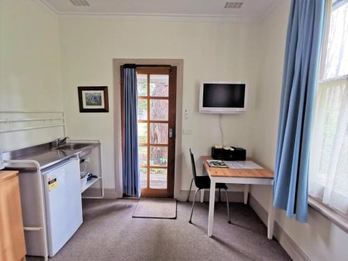 Elm Lodge Bright 2
