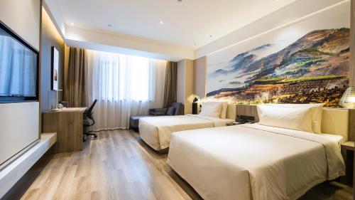 Atour Hotel (Houma Xintian Square)