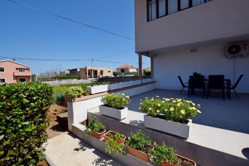  Apartment Maja in Vrsi