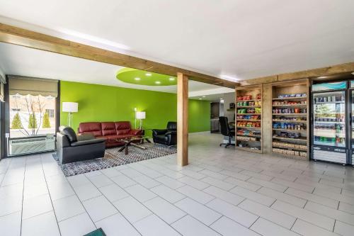 Quality Inn and Suites - image 14