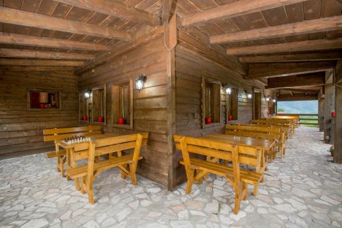 Etno Village Vojnik in Андрієвиця