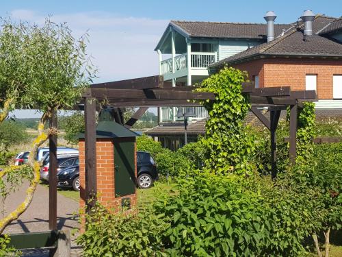 Facilities, Ferienwohnung Monchgut 1 mit Wintergarten und Terrasse in Altensien