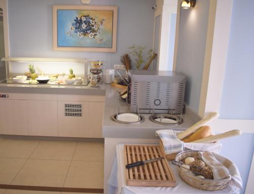 Food and beverages, Myrtis Spa Hotel in Plakias