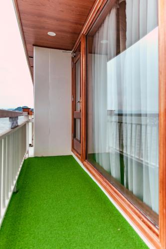Balcony/terrace, Calypso Cruises in Cat Hai Island