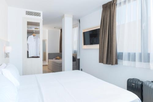 Double Room (1 Adult)