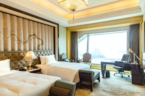 2 double beds