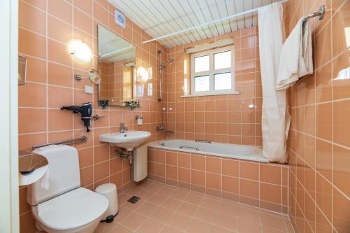 Standard Double Room image 2