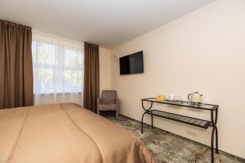 Standard Double Room image 9