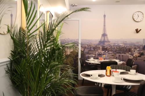 Food and beverages, Stella Etoile in 17th - Arc de Triomphe - Palais des Congres