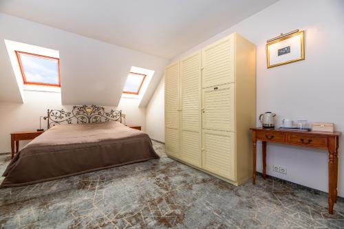 Superior Double Room with Balcony image 8
