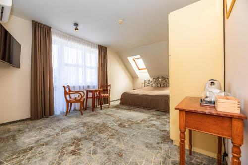 Superior Double Room with Balcony image 7