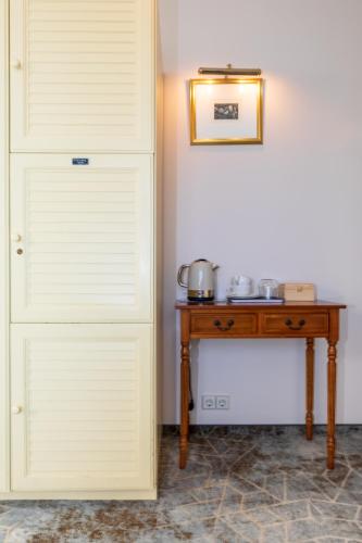 Superior Double Room with Balcony image 5