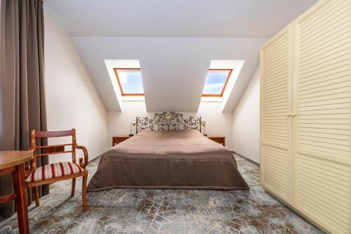 Superior Double Room with Balcony image 9