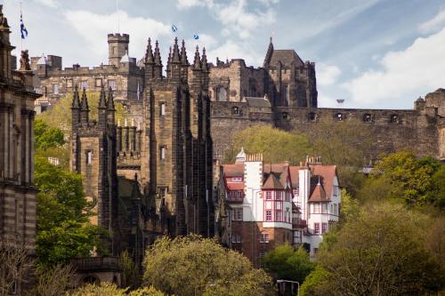 Amazing penthouse, stunning views, Castle 2 mins, Edinburgh (photo 8)