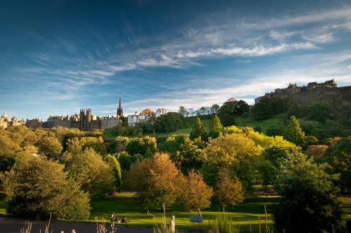 Amazing penthouse, stunning views, Castle 2 mins, Edinburgh (photo 10)