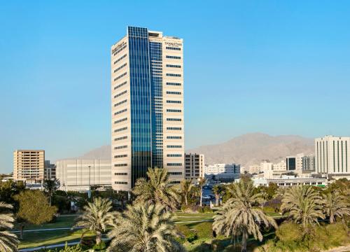 Вид, DoubleTree by Hilton Ras Al Khaimah in Рас-эль-Хайма