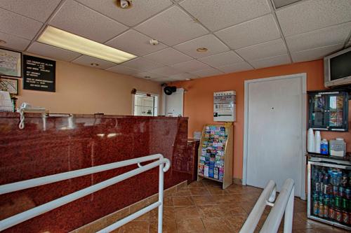 Economy Motel Inn and Suites Somers Point - 로비