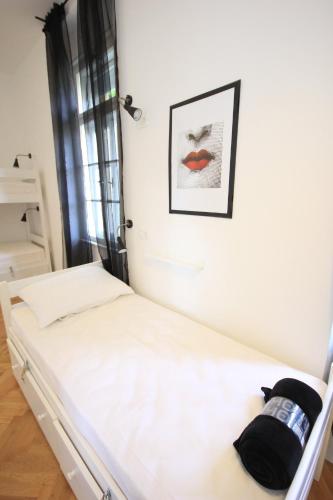 The Hostel Room Type - Single Bed in Mix Dormitory Room with Garden View The Hostel Room Type - Single Bed in Mix Dormitory Room with Garden View